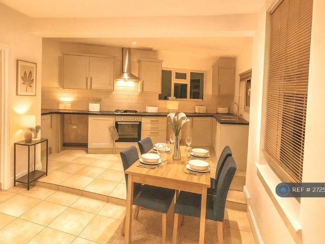 Colwyn Road, Northampton, NN1 4 bed end of terrace house to rent £1,300 pcm £300 pw
