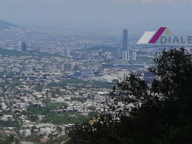 Col. Colinas de San Ángel TERRENO EN VENTA San Pedro Garza García 940 m2