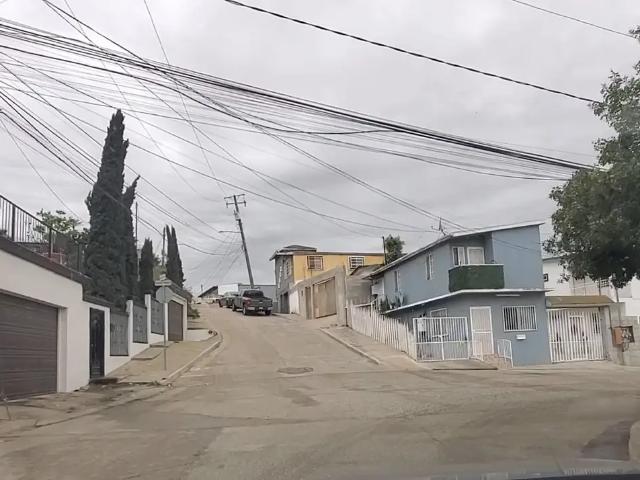 COL. JUAREZ LA CIMA SE VENDEN 2 TERRENOS, CENTRICO EN TIJUANA, 200 MT2 10 X 20 $73,000 DLL C/U