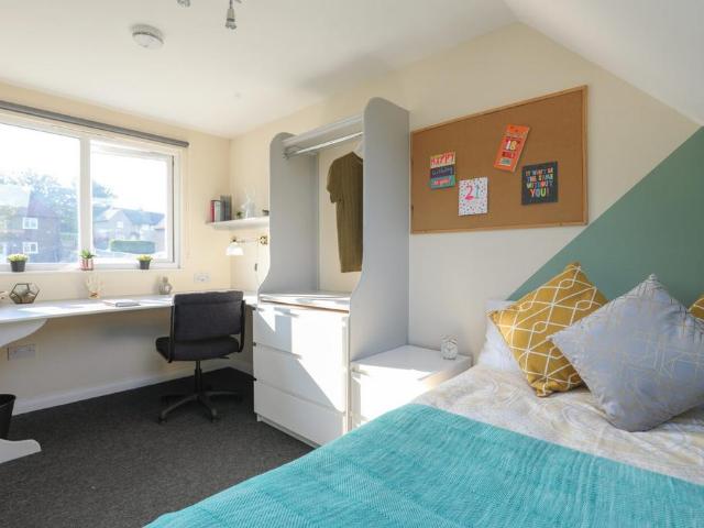 Colbourne Avenue, Brighton BN2 1 bed in a house share to rent £736 pcm £170 pw