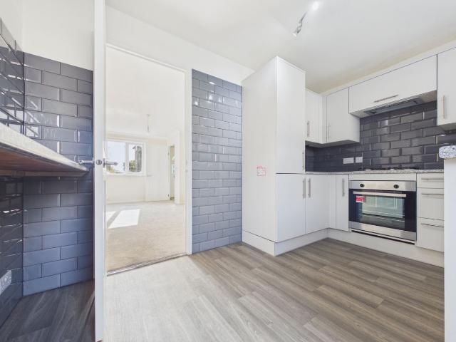 Colbourne Street, Swindon SN1, 2 bed terraced house to rent, £1,100 pcm | PrimeLocation