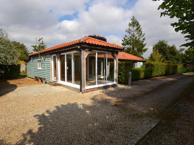 Colby Corner, Colby, Norfolk 2 bed detached bungalow to rent £1,300 pcm £300 pw