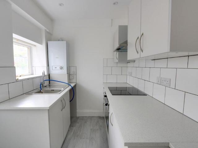Colchester CO1 2 bed terraced house to rent £1,100 pcm £254 pw