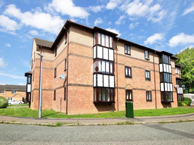 Colchester CO2 1 bed apartment to rent £795 pcm £183 pw