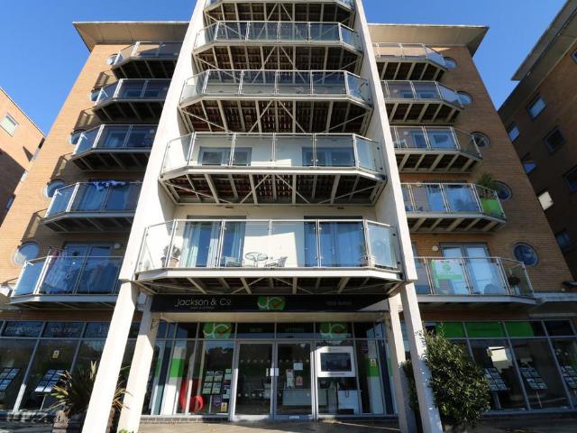 Colchester CO2 2 bed apartment to rent £1,275 pcm £294 pw