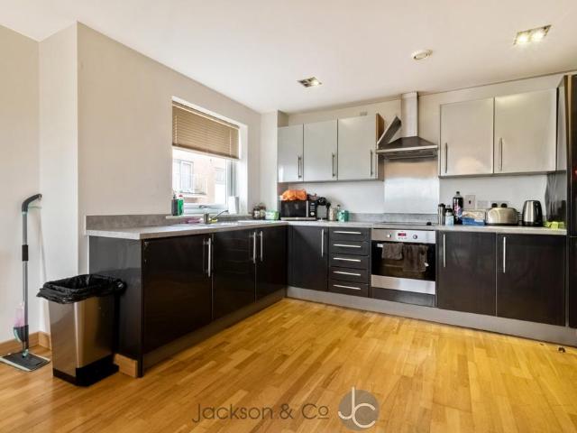 Colchester CO2 2 bed apartment to rent £1,300 pcm £300 pw