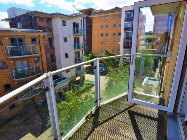 Colchester CO2 3 bed apartment to rent £1,375 pcm £317 pw