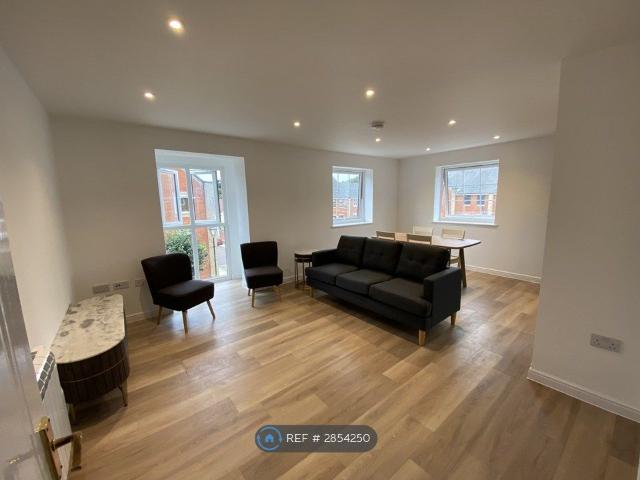 Colchester, Colchester CO2, 4 bed flat to rent, £2,000 pcm | PrimeLocation