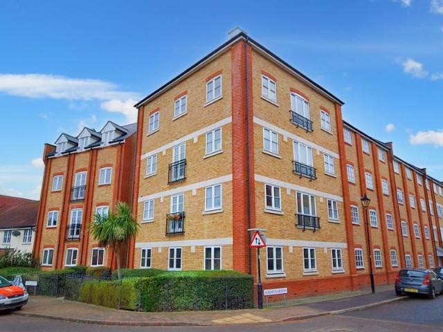 Colchester, Essex CO2, 3 bed maisonette to rent, £1,600 pcm | PrimeLocation