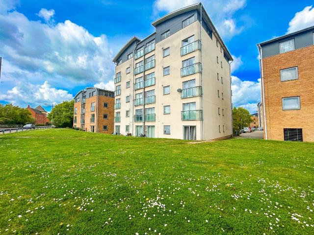 Colchester, Essex CO4, 2 bed flat to rent, £995 pcm | PrimeLocation