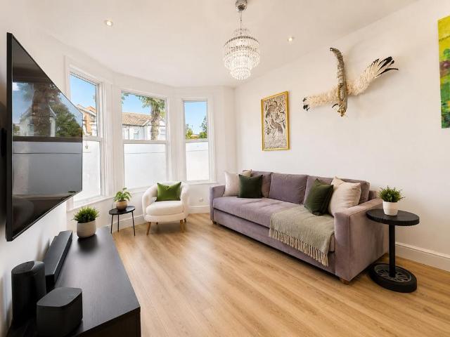 Colchester Road, London, E10 5 bed house to rent £3,500 pcm £808 pw