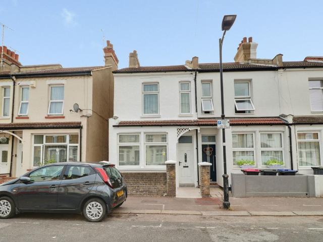 Colchester Road, Southend On Sea SS2, 3 bed end terrace house to rent, £1,750 pcm | PrimeLocation