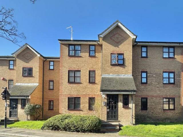 Cold Blow Lane, London SE14 2 bed flat to rent £1,825 pcm £421 pw