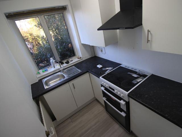 Coldharbour Lane, Hayes UB3, 2 bed flat to rent, £1,890 pcm | PrimeLocation