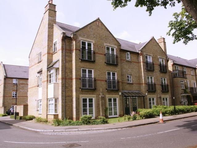 Coldstream Road, Caterham CR3, 2 bed flat to rent, £1,750 pcm | PrimeLocation