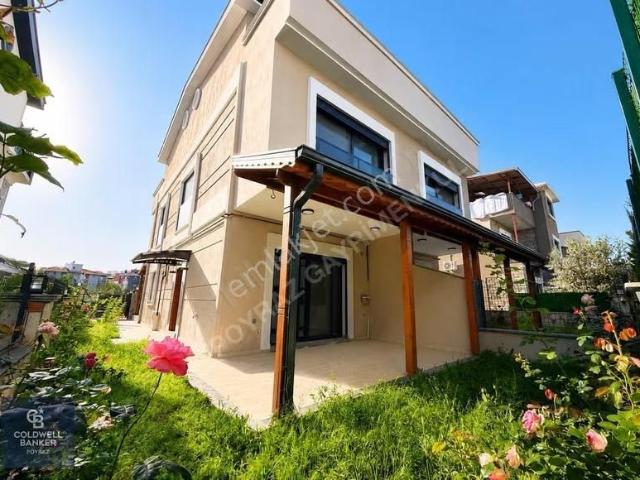 Coldwell Banker Poyraz'dan Müstakil Girişli Satılık 4+1 Villa