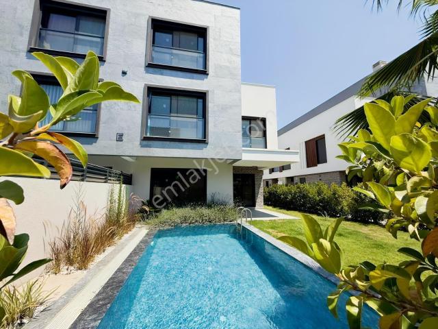 Coldwell Banker Poyrazdan Müstakil Havuzlu Satılık 4+1 Villa