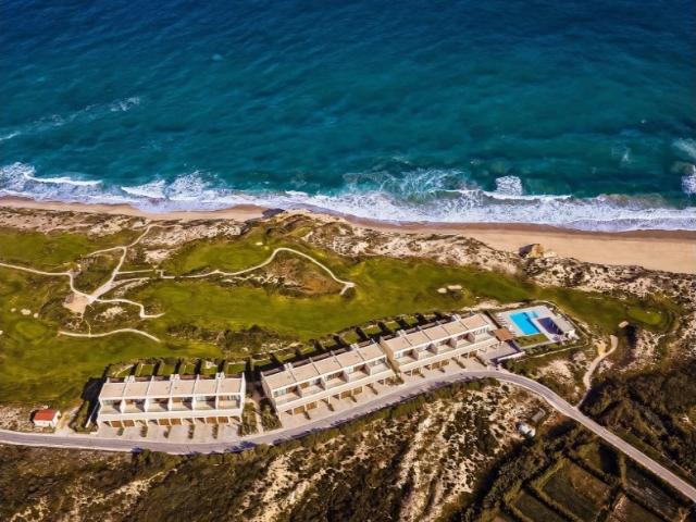Coleção D'El Rey Uma coleção privada de dezasseis residências contemporâneas entre o golfe e o oceano