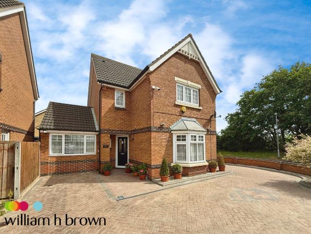Cole Avenue, Chadwell St. Mary, Essex RM16, 4 bed detached house to rent, £2,500 pcm | PrimeLocation