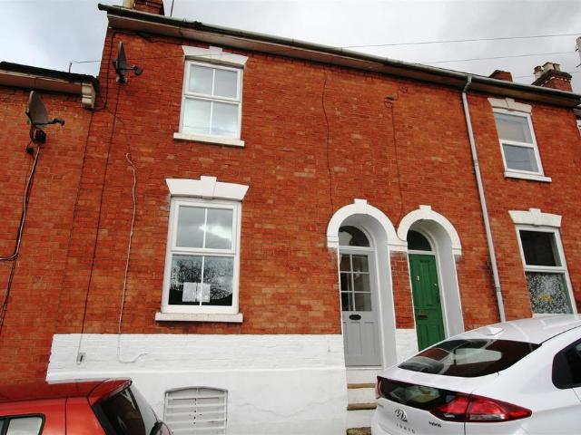 Cole Hill, Worcester, WR5 1DG 2 bed terraced house to rent £995 pcm £230 pw