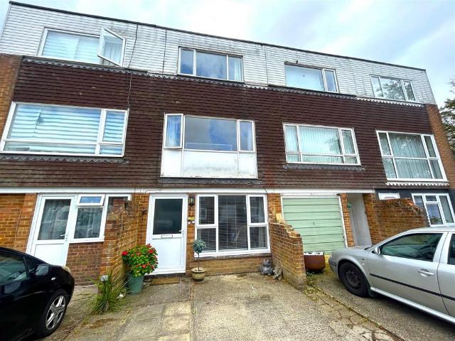 Colebrook Road, Wick, Littlehampton 4 bed terraced house to rent £1,550 pcm £358 pw