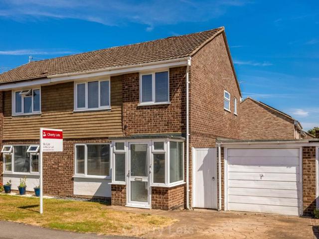 Colegrave Road, Banbury OX15 3 bed semi detached house to rent £1,550 pcm £358 pw