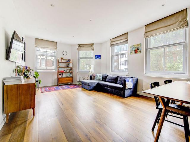 Coleherne Road, Chelsea, London, SW10 2 bed flat to rent £3,900 pcm £900 pw