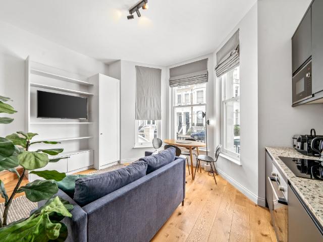 Coleherne Road, Chelsea SW10, Studio to rent, £2,500 pcm | PrimeLocation