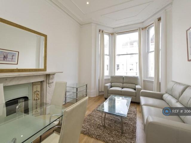 Coleherne Road, London, SW10 2 bed flat to rent £3,250 pcm £750 pw