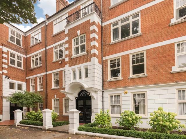 Colehill Gardens, Fulham Palace Road. 3 bed maisonette to rent £3,700 pcm £854 pw