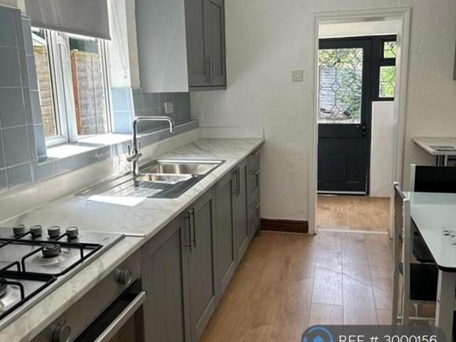 Coleman Road, London, SE5 5 bed terraced house to rent £4,329 pcm £999 pw