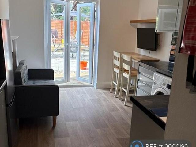 Coleman Road, London, SE5 5 bed terraced house to rent £4,550 pcm £1,050 pw