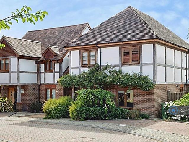 Coleman's Way, East Sussex, TN19 4 bed detached house to rent £2,200 pcm £508 pw