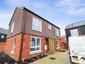 Colemans Close, Alkerden, Ebbsfleet. 3 bed detached house to rent £2,625 pcm £606 pw