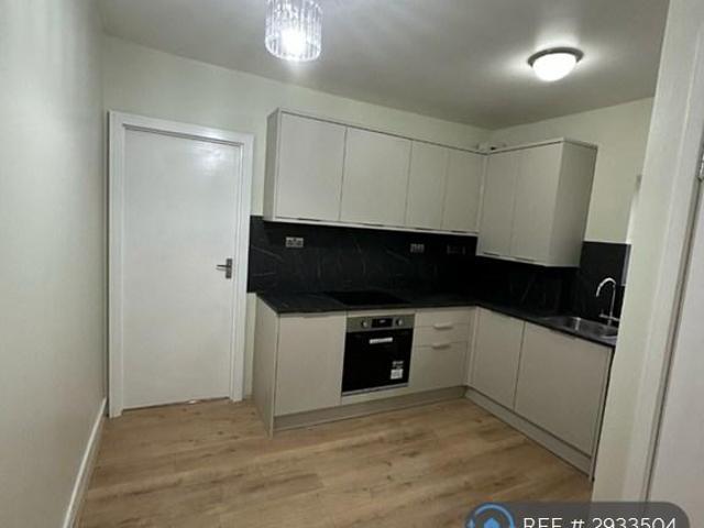 Colenso Road, Ilford, IG2 3 bed flat to rent £2,600 pcm £600 pw