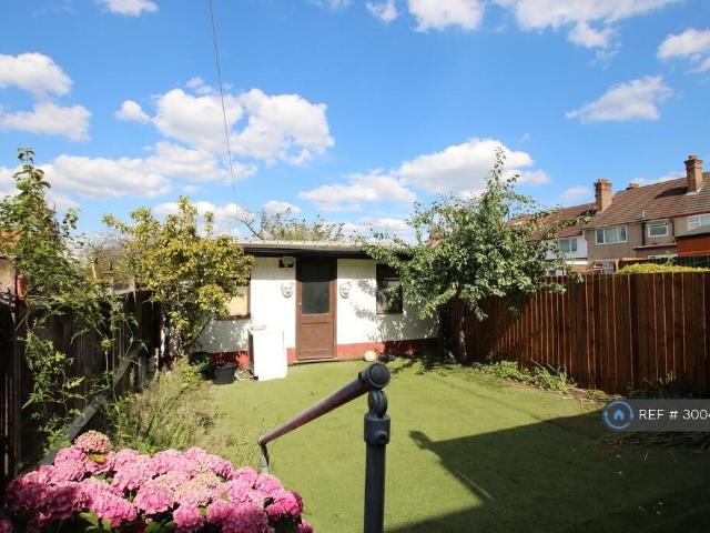 Coles Green Road, London, NW2 4 bed semi detached house to rent £3,500 pcm £808 pw