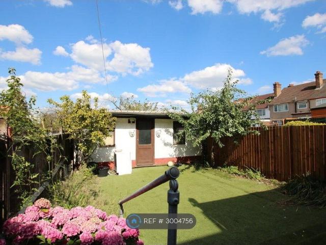Coles Green Road, London NW2, 4 bed semi detached house to rent, £3,300 pcm | PrimeLocation