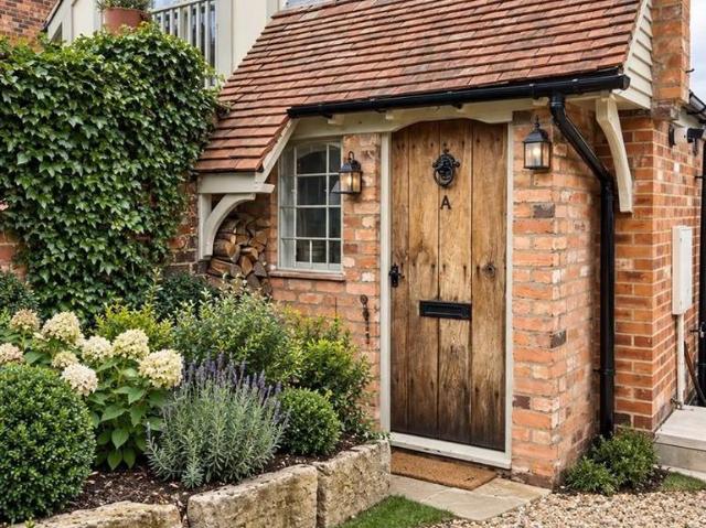 Coles Lane, Sutton Coldfield B72 1 bed cottage to rent £1,200 pcm £277 pw
