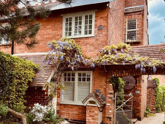 Coles Lane, Sutton Coldfield B72 3 bed cottage to rent £2,250 pcm £519 pw