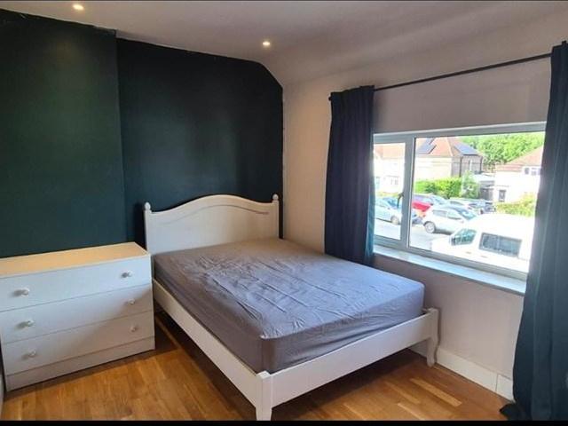 Colesmead Road, Redhill, RH1 1 bed in a house share to rent £790 pcm £182 pw