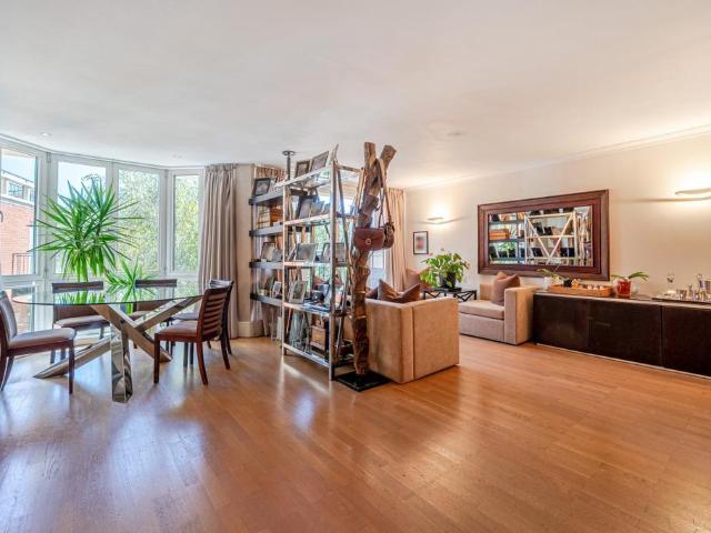 Coleridge Gardens London SW10 3 bed apartment to rent £6,500 pcm £1,500 pw
