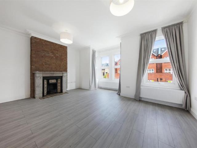 Coleridge Road, London 3 bed flat to rent £3,200 pcm £738 pw