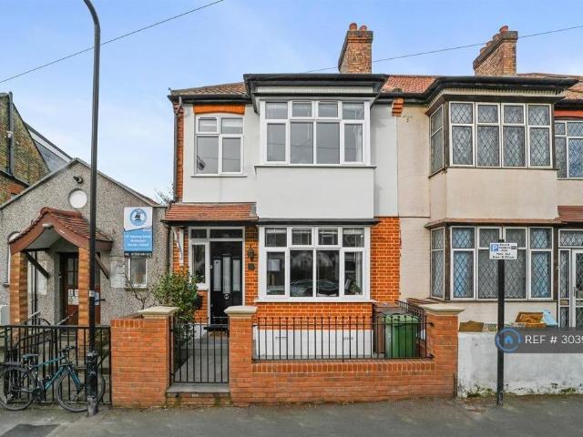 Coleridge Road, London, E17 3 bed semi detached house to rent £2,400 pcm £554 pw