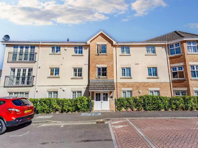 Coleridge Way, Borehamwood WD6 2 bed flat to rent £1,900 pcm £438 pw