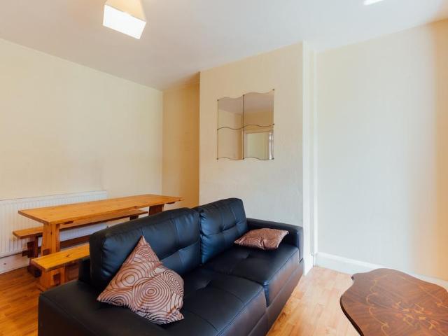 Colgrove Road, Loughborough LE11 4 bed house to rent £1,820 pcm £420 pw