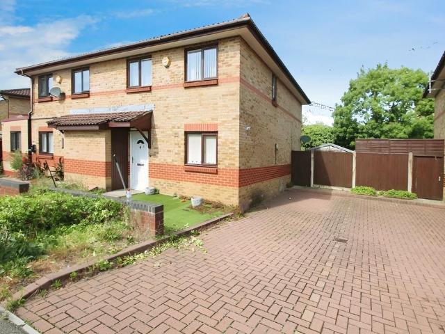 Colham Mill Road, West Drayton, UB7 3 bed semi detached house to rent £2,100 pcm £485 pw