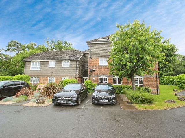 Colham Road, Uxbridge UB8, 2 bed flat to rent, £1,700 pcm | PrimeLocation