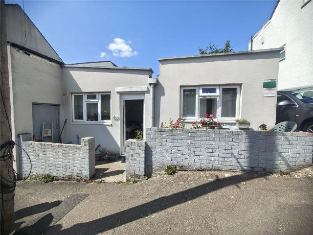 Colin Road, Caterham, Surrey CR3, 1 bed flat to rent, £1,300 pcm | PrimeLocation