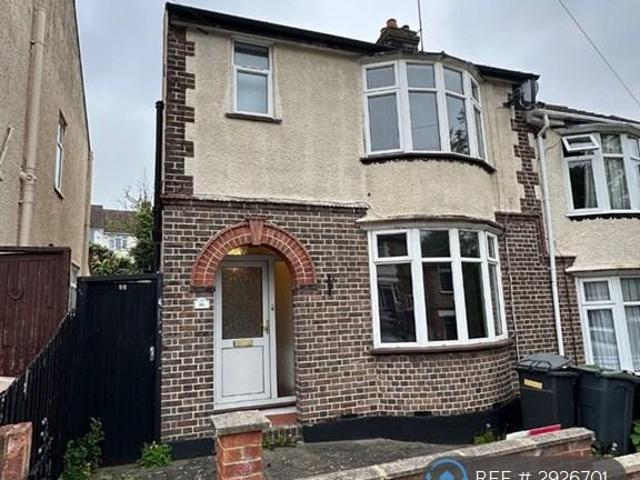 Colin Road, Luton, LU2 3 bed semi detached house to rent £1,725 pcm £398 pw
