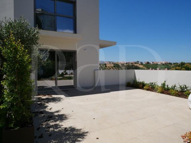 Colina do Paço T3 com terraço panorâmico e zona privada segregada